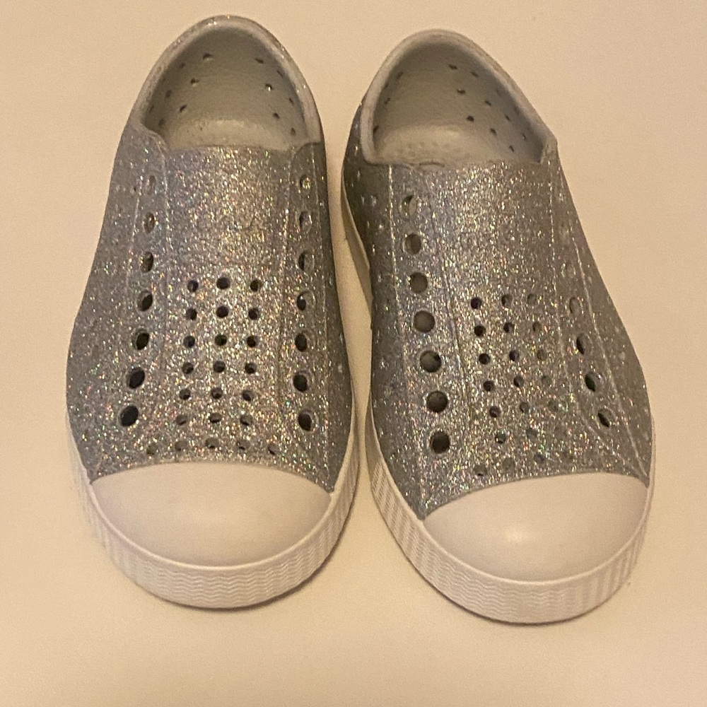 Silver glitter native